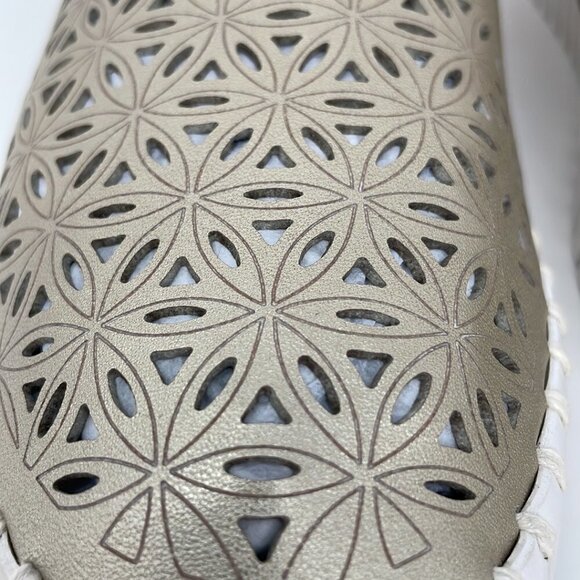 Ilse Jacobsen Hornbaek Women's Slip on Shoes Cut Out Floral Gold Size 41 - Picture 12 of 13